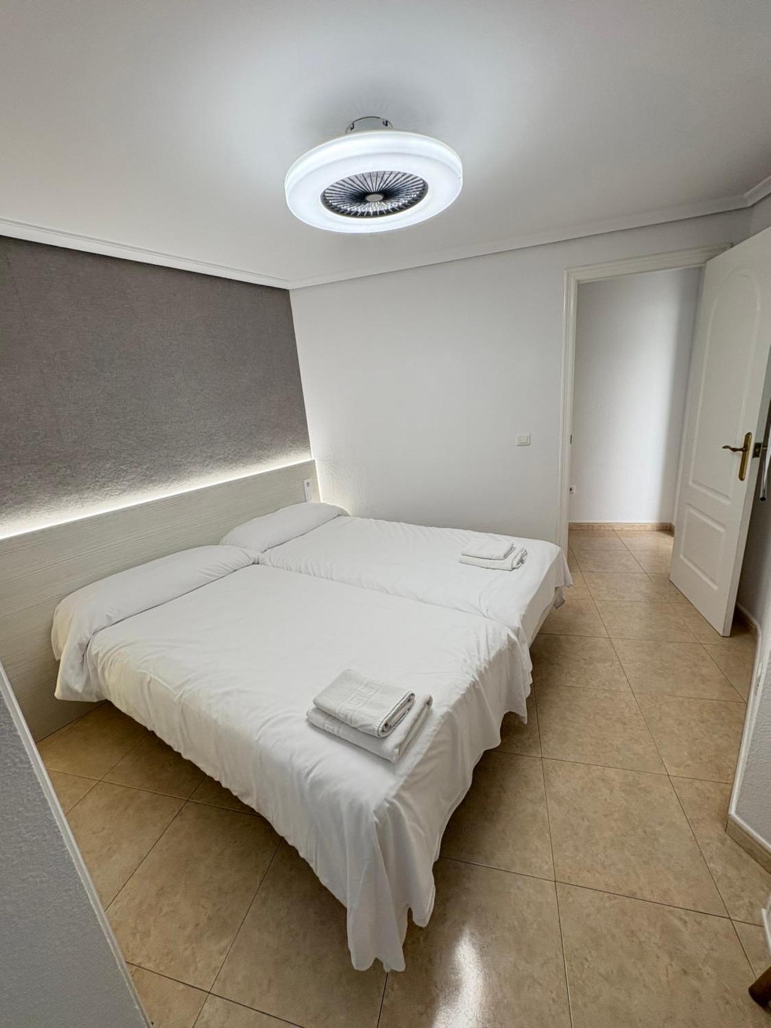 Apartamentos Carmela Бенидорм Экстерьер фото