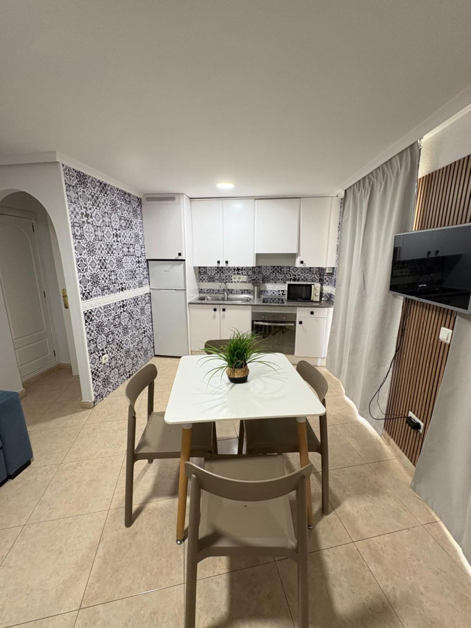 Apartamentos Carmela Бенидорм Экстерьер фото