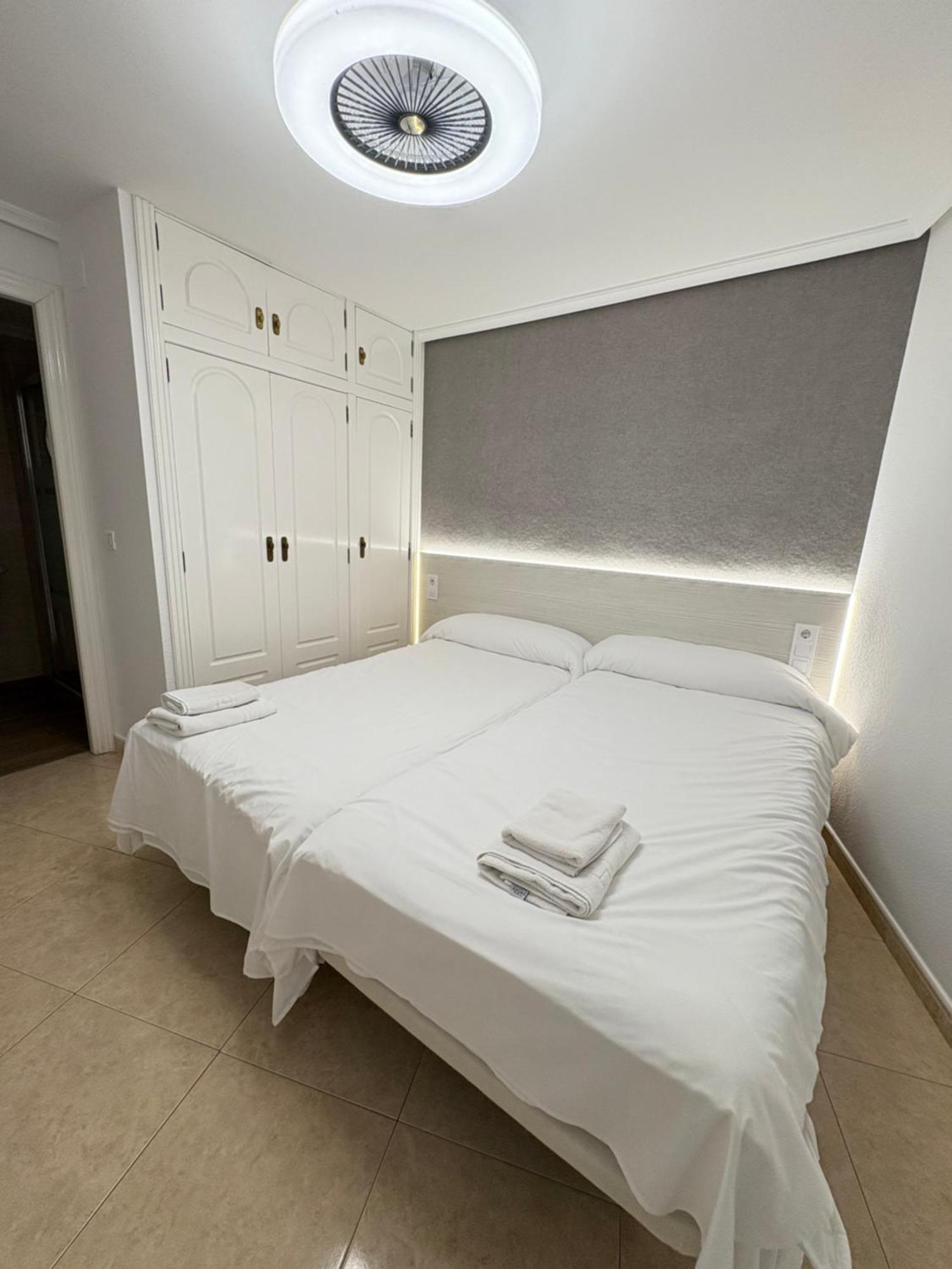 Apartamentos Carmela Бенидорм Экстерьер фото